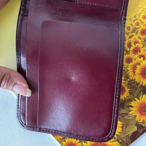 Red - Picture 5 of 12